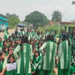 झारखंड: शिक्षकों की कमी पर छात्राओं का गुस्सा भड़का, पैदल ही ब्लॉक पहुंचकर किया घेराव, प्रदर्शन के दौरान अचानक बेहोश होने लगीं कई छात्राएं, अस्पताल में भर्ती