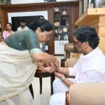 राखी पर मुख्यमंत्री निवास रहा गुलजार:  हेमंत सोरेन की कलाई पर सजा रक्षा सूत्र, बड़ी बहन अंजनी समेत बहनों ने बांधी राखी,