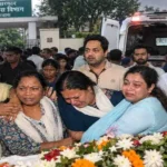 बेटी के शव पर बेसुध हुई मां दीपिका पांडेय: तृषा सिंह की अंतिम यात्रा निकली, भारी बारिश के बीच सीठियो श्मशान घाट ले जाया गया पार्थिव शरीर; सीएम हेमंत सोरेन ने दी श्रद्धांजलि