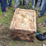 झारखंड: शिवालय के पास खुदाई में मिली पुरानी लोहे की तिजोरी, पुलिस ने कब्जे में ली; अंदर क्या है, अभी रहस्य, जानिये किसका होगा हक