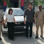 पति को गर्लफ्रेंड के साथ कार में घूमते पकड़ा तो पत्नी को बोनट पर लटकाकर 5 KM तक दौड़ाई कार, पति और प्रेमिका गिरफ्तार