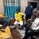 झारखंड : सांसद कालीचरण सिंह की तबीयत बिगड़ी, उठने-बैठने में भी आ रही दिक्कत, धनबाद सांसद ढुल्लू महतो पहुंचे मिलने,