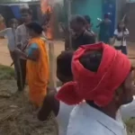झारखंड: जमीन विवाद को लेकर खूनी झड़प, एक दर्जन से अधिक घायल; घर में आग लगाने का वीडियो वायरल, पुलिस पहुंची मौके पर..