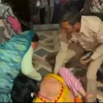 Karwa Chauth Viral Video: पति के बजाय प्रेमी के लिए करवा चौथ, व्रत खोलने प्रेमी के कमरे में पहुंची प्रेमिका, पीछे से आ धमका पति, फिर हुई जमकर कुटाई, देवरानी-जेठानी में भी चले लात-घूंसे!