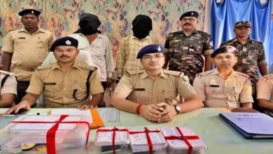 चांडिल ज्वेलर्स डकैती मामले में गिरफ्तार कूरियर डिलीवरी कर्मी और पुलिस की बरामदगी