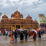 Durga Puja Weather Update : बारिश करेगी दुर्गापूजा का मजा किरकिरा? पंडाल घूमने निकल रहे हैं तो छाता लेना न भूलें!