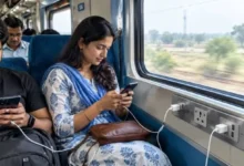 ट्रेन के कोच में मोबाइल चार्जिंग प्वाइंट और रेलवे के सुरक्षा नियम