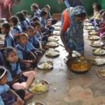 झारखंड में मध्याह्न भोजन पर संकट! स्कूल प्रभारी ने बयां किया दर्द, कहा – आखिर कबतक उधार के पैसे से चलाएं मिड डे मिल, कब जागेगा शिक्षा विभाग, शिक्षक ने कहा – बच्चों की भूख देखी नहीं जाती इसलिए…..